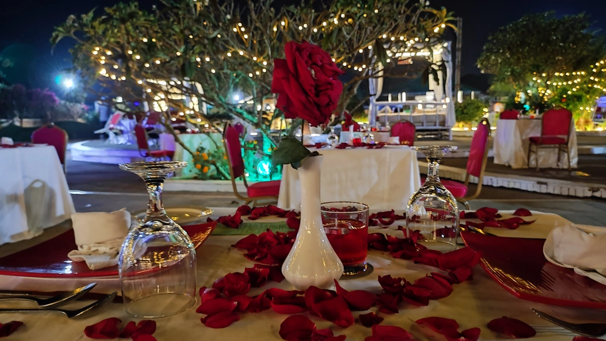 Romantic Valentine’s Day setting at Sea Pearl Beach Resort